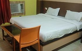 Crystal Hotel Lucknow 3*